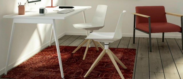 X3 wooden legs Operative desks